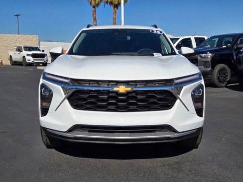 Used 2025 Chevrolet Trax LT w/ Driver Confidence Package image 8