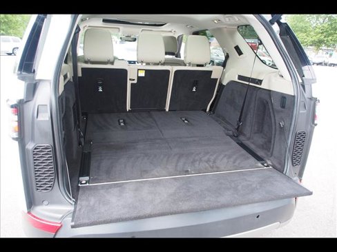 Used 2019 Land Rover Discovery HSE image 20