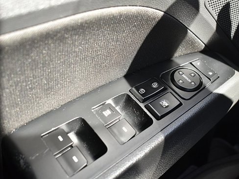 Used 2020 Hyundai Elantra SEL image 39