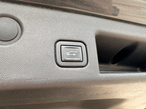 Used 2020 Chevrolet Equinox Premier image 32