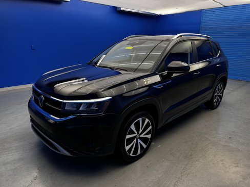 Used 2023 Volkswagen Taos SE image 4