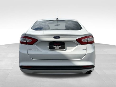 Used 2016 Ford Fusion SE image 5