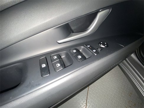 Used 2025 Hyundai Elantra SE image 13