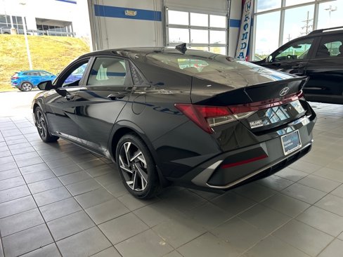 Certified 2025 Hyundai Elantra Sport image 7