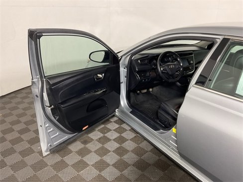 Used 2016 Toyota Avalon XLE image 17