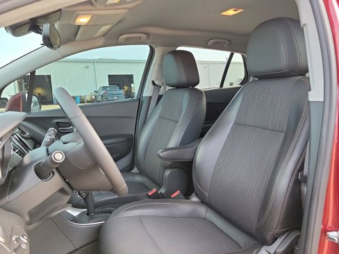 Used 2021 Chevrolet Trax LT w/ LT Convenience Package image 11