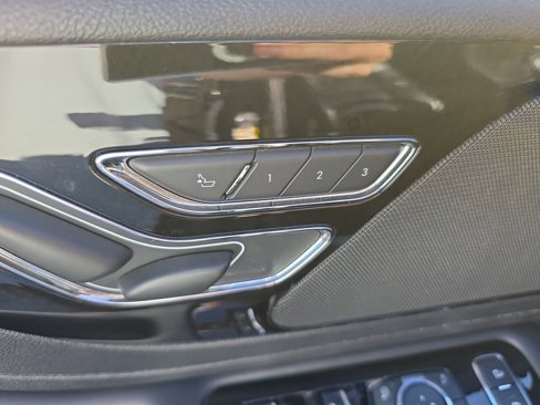 Used 2021 Lincoln Aviator AWD image 23