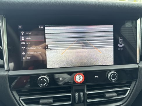 Certified 2025 Porsche Macan image 19