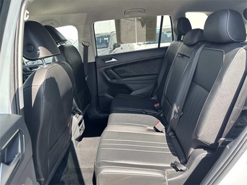 Used 2022 Volkswagen Tiguan SE image 12