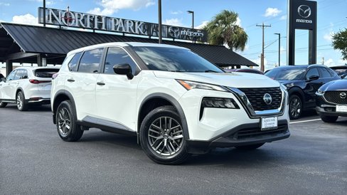 Used 2021 Nissan Rogue S image 2