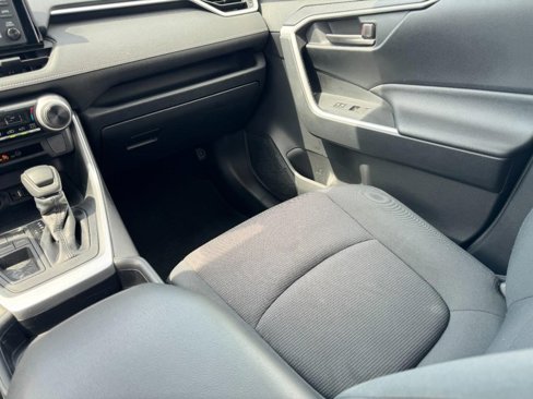 Used 2019 Toyota RAV4 LE image 15