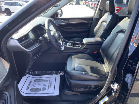Used 2023 Jeep Grand Cherokee L Limited w/ Black Appearance Package image 12
