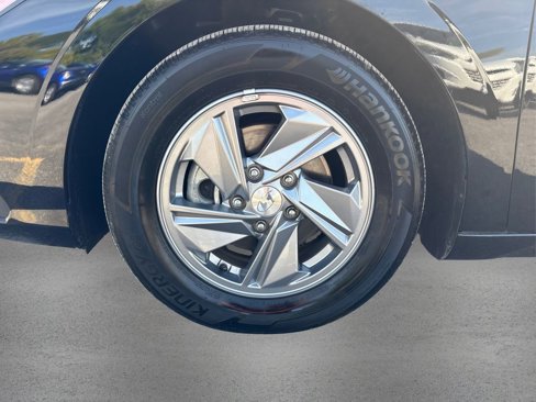 Certified 2024 Hyundai Elantra SE image 12