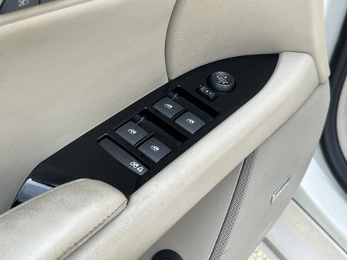 Used 2013 Cadillac XTS Premium image 16