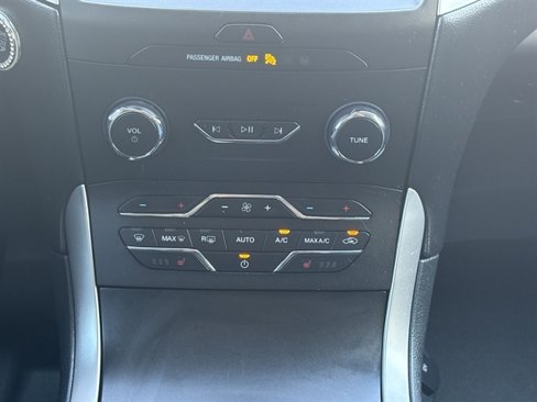 Used 2020 Ford Edge SEL image 29
