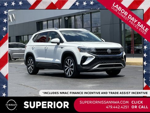 Used 2024 Volkswagen Taos SE image 1