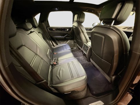 Used 2019 Porsche Cayenne S image 28