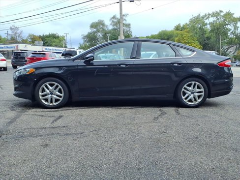 Used 2015 Ford Fusion SE image 2