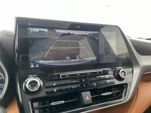 Used 2020 Toyota Highlander Platinum image 22