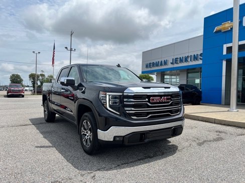 Certified 2025 GMC Sierra 1500 SLT image 1