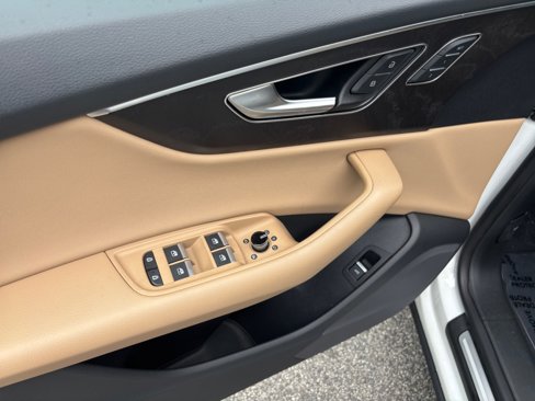 Certified 2023 Audi Q8 Premium w/ Convenience Package image 32