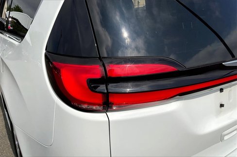 Used 2023 Chrysler Pacifica Touring-L image 21