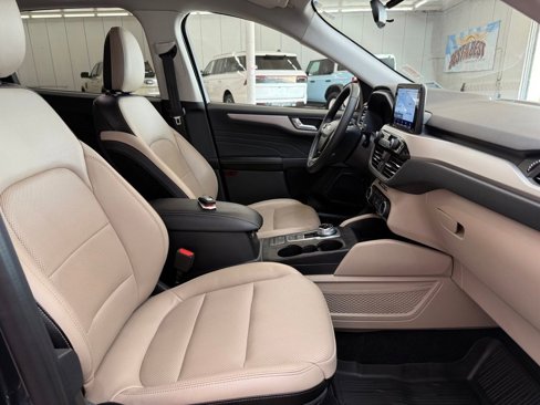 Used 2022 Ford Escape SEL w/ Technology Package image 12