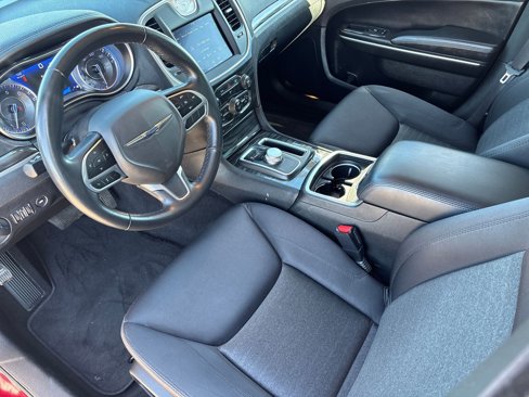 Certified 2022 Chrysler 300 Touring w/ Sport Appearance Package image 4