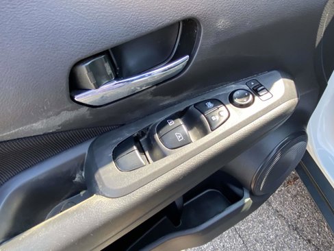 Used 2023 Nissan Kicks SV image 8