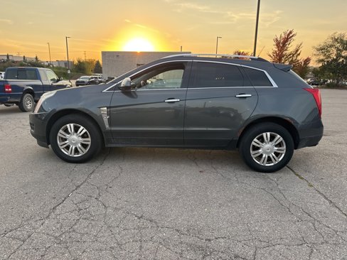 Used 2010 Cadillac SRX Luxury image 2