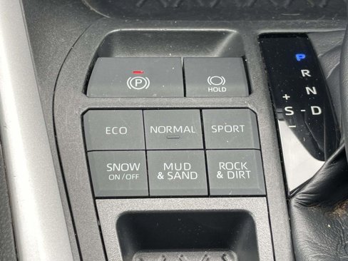 Used 2021 Toyota RAV4 LE image 29