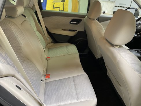 Used 2023 Nissan Rogue SV image 27