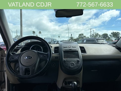 Used 2013 Kia Soul ! w/ Premium Pkg image 11