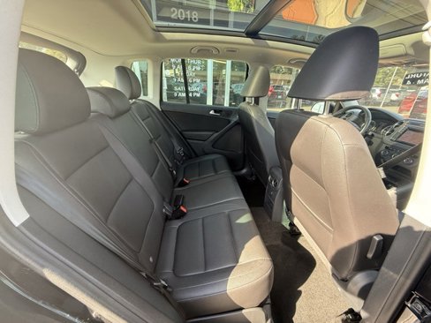 Used 2016 Volkswagen Tiguan SE image 16