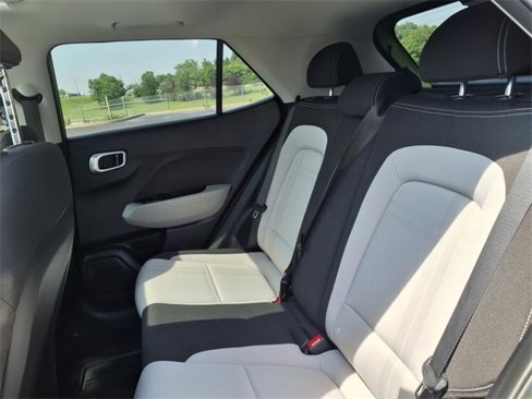 Used 2022 Hyundai Venue SEL image 8