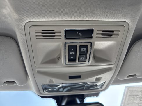 Used 2013 Jaguar XJ image 29