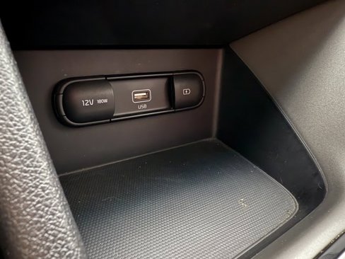 Used 2022 Kia Niro LX image 18