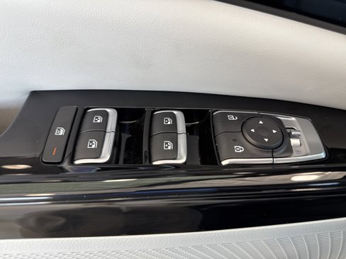 Used 2022 Kia Carnival EX image 17