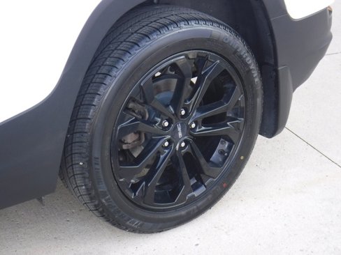 Used 2020 GMC Terrain SLE w/ Driver Convenience Package image 3