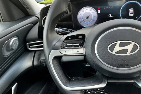 Used 2025 Hyundai Elantra Limited image 9