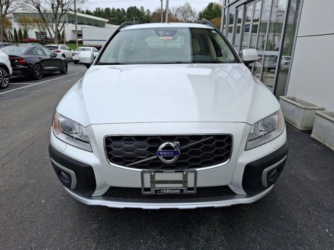 Used 2016 Volvo XC70 T5 Platinum image 2