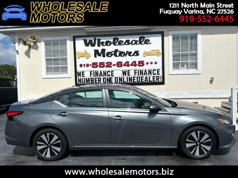 Used 2021 Nissan Altima 2.5 SV image 1