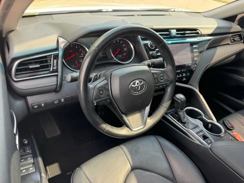 Used 2019 Toyota Camry XSE image 4