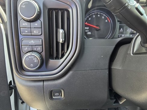 Used 2022 Chevrolet Silverado 1500 Custom image 16