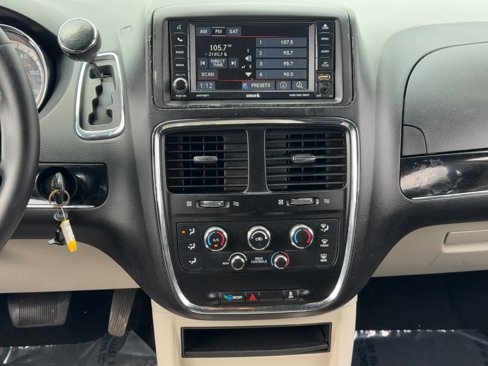 Used 2019 Dodge Grand Caravan SXT image 22