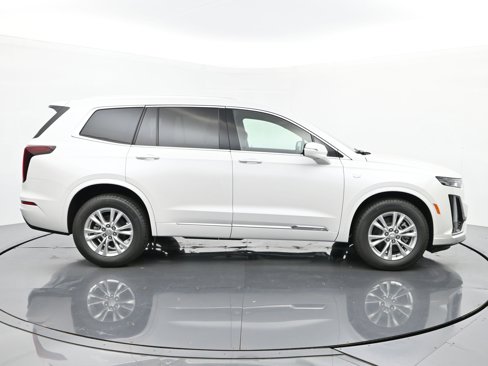 New 2025 Cadillac XT6 Luxury image 6