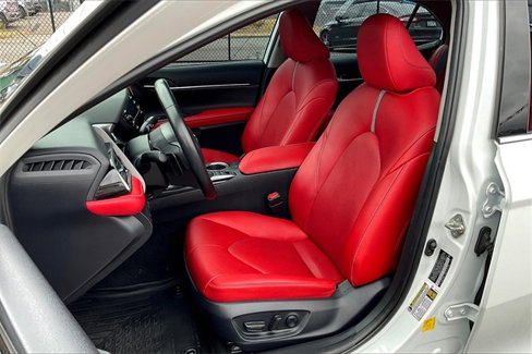 Used 2019 Toyota Camry XSE image 25