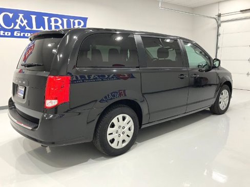 Used 2018 Dodge Grand Caravan SE image 21