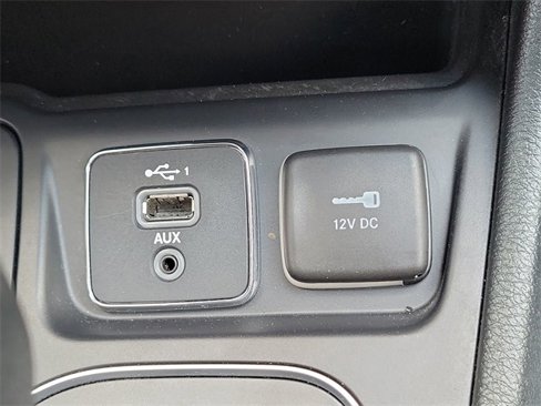 Used 2019 Jeep Cherokee Latitude w/ Popular Appearance Group image 45