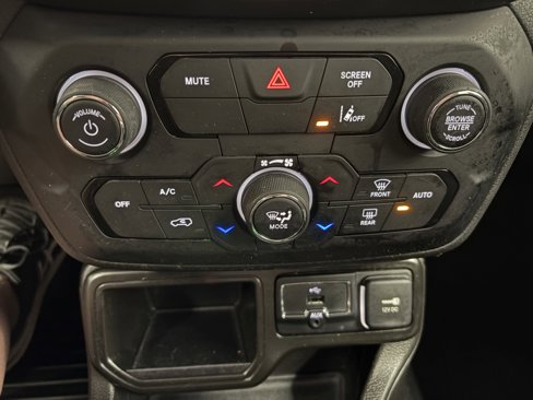 Used 2021 Jeep Renegade Latitude image 15